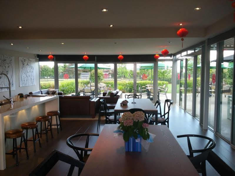 Auckland Karaka Country Retreat Hotel ภายนอก รูปภาพ